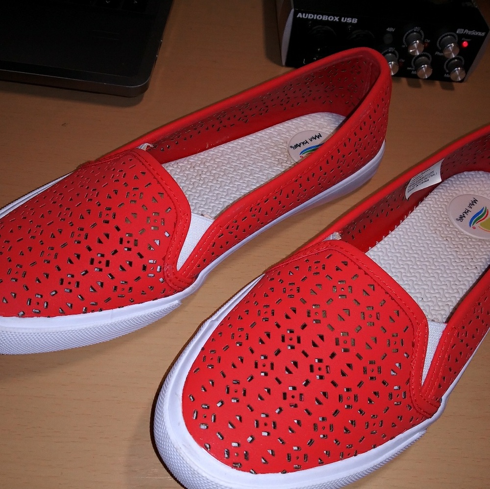 Maui island red slip on shoes